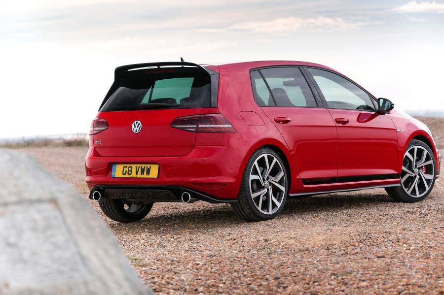  Volkswagen Golf GTI Clubsport Edition 40 2016 года  (UK) (фото 26 из 30)